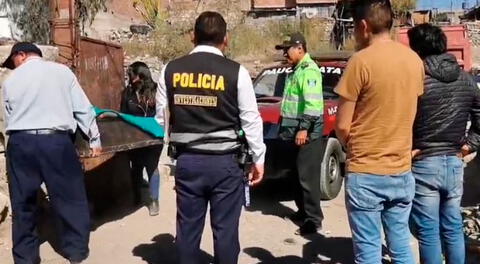 Agentes de la Policía llegaron hasta la casa donde murieron los amigos. Trasladaron los cuerpos hacia la morgue de Arequipa.