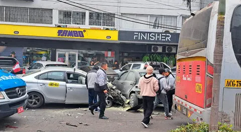 Varios heridos deja un múltiple choque en la Av. Del Ejército, en Miraflores.