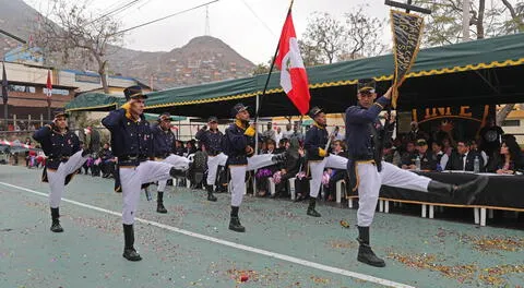 Más de 900 internos rinden homenaje a la patria con desfile por Fiestas Patrias 2024.