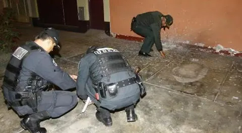 Agentes de la UDEX desactivando un explosivo en las últimas semanas.