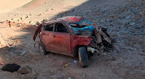 Camioneta quedó destrozada tras caer a abismo en el distrito de Vítor, en Arequipa.