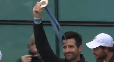 Stefano Peschiera alzó la medalla de bronce tras llegar al Perú.