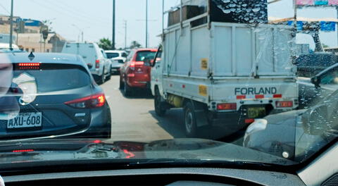 Accidente en la Panamericana Sur provocó tráfico en la zona.