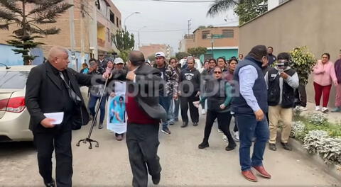 Una multitud de personas decidió a atacar a los abogados de Joshua Huamán en Huaral.