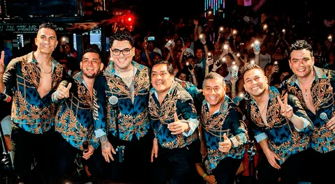 Hermanos Yaipén junto a Camaguey en un escenario.