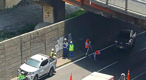 Puente Ricardo Palma fue impactado por un camión de carga pesada.