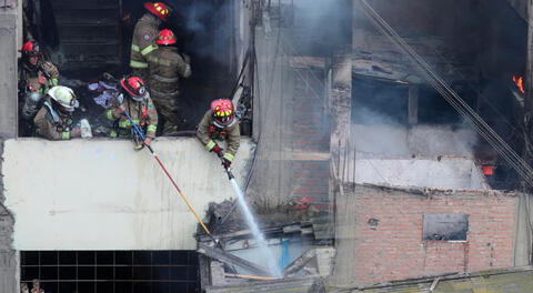 Gigantesco incendio en Gamarra consume varias galerías: comerciantes temen grandes pérdidas