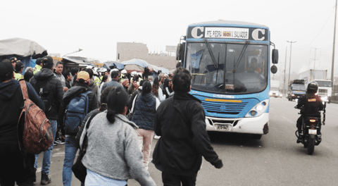 Aumentan pasajes por paro de transportistas.
