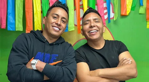 Edwin Sierra junto al futbolista Christian Cueva.