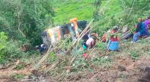 Accidente en San Martín: Móvil Bus con promoción de colegio se vuelca y reportan fallecidos y heridos