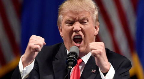 Según lo indicado por una orden ejecutiva del gobierno de Donald Trump, se restringirá el uso de recursos fiscales para evitar que inmigrantes accedan a beneficios.
