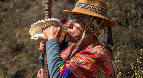 Perú, destino imperdible en Sudamérica, destaca por atracciones como Machu Picchu, Cuzco y el Lago Titicaca, recibiendo 1.290.087 turistas en los primeros meses de 2024.