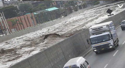 Río Rímac se desborda y bloquea accesos a San Juan de Lurigancho.