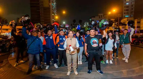 Más de 300 motociclistas protestan contra medida que prohíbe llevar acompañante
