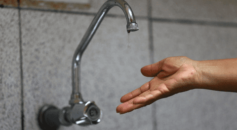 Sedapal suspende el agua en Lima por horas en 6 distritos.