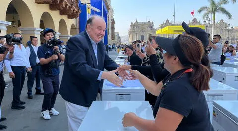 Rafael López Aliaga saluda elección del Papa León XIV