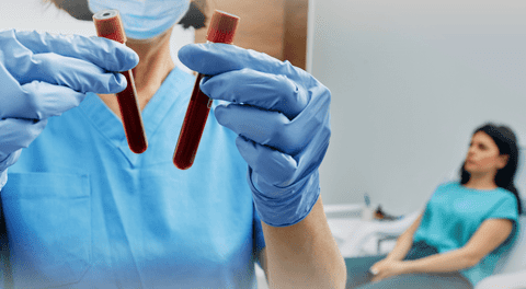 Un simple análisis de sangre podría revolucionar el diagnóstico de leucemia, según investigación.