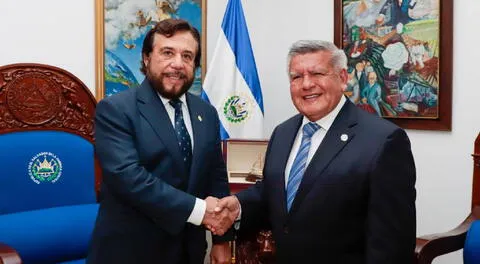 La delegación peruana valora el clima de paz en El Salvador y la importancia de la inversión en educación.