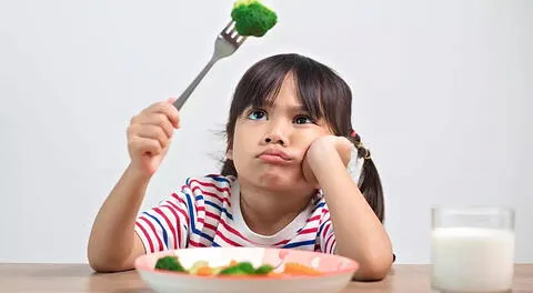 Aprende cómo introducir frutas y verduras en la dieta de tus hijos de manera natural, divertida y saludable.
