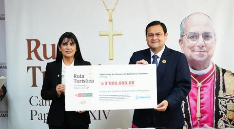 Ministra junto al gobernador de Lambayeque