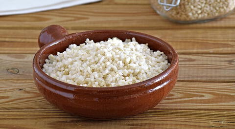 El arroz integral es rico en fibra, vitaminas y minerales. Descubre sus beneficios para la salud.