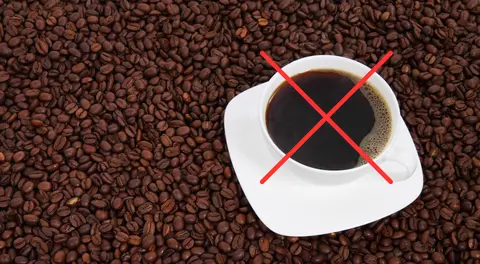 Retiran café popular del mercado tras reportes de lesiones intestinales en consumidores.
