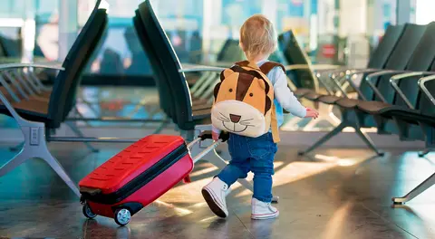 El trámite que hará más fácil los viajes para familias con niños en EE.UU.
