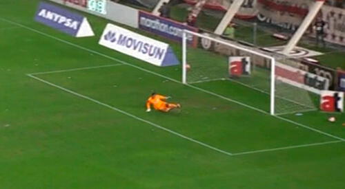 Universitario vs. Alianza Lima: Blanquiazules casi se meten gol y Campos los salva