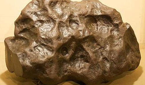 Ex policía compra un meteorito por 300 soles en Arequipa. elpopular.pe