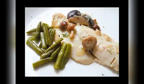 El secreto del chef: Para darle un toque de sabor especial coloca perejil picado sobre la crema de champiñón. elpopular.pe