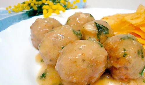 El secreto del chef: Para un sabor más delicioso, incluye pimienta en el aderezo de la masa de tus albóndigas. elpopular.pe