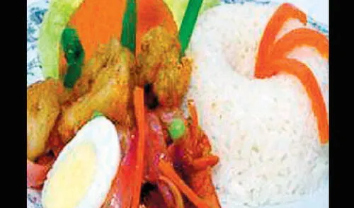 El secreto del chef: Fríe los trozos de pota en aceite bien caliente para que salgan más dorados y crocantes. elpopular.pe