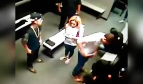 Justin Bieber besaba y abrazaba a su nueva amiguita. elpopular.pe