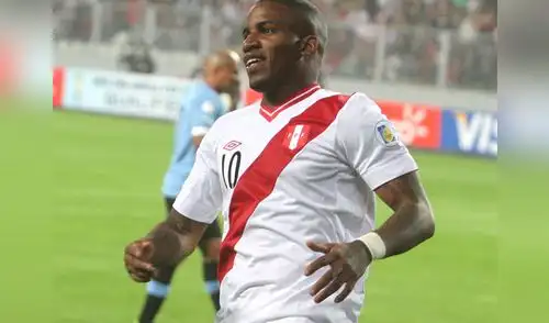 Farfán desdes tiro libre descontó. elpopular.pe