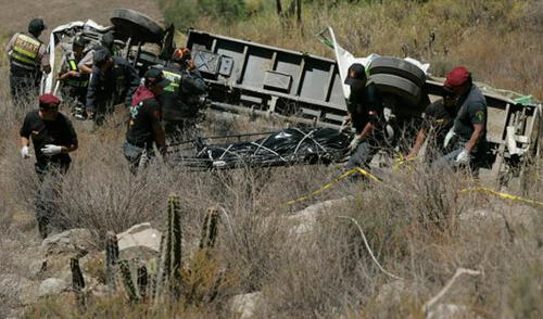 Camión con más de 50 personas dentro cayó a un abismo de 200 metros en Cusco. elpopular.pe