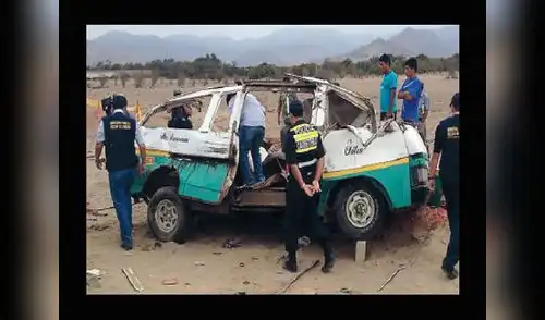 Combi dio varias vueltas de campana debido a la fuerte colisión. Ocurrió en Chilca. elpopular.pe