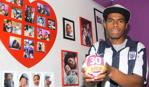 Landauri en la sala de su casa con los colores de su equipo y las fotos de sus hijos que, afirma, son su mayor motivación y siempre lo acompañan en los partidos, aunque esta vez, cosa rara, no estuvieron en Matute. elpopular.pe