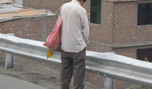 Municipio de Ate multará a quienes orinen en la calle (imagen referencial) elpopular.pe