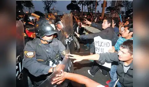 Manifestantes pidieron dar marcha atrás al gobierno y derogar polémica norma. elpopular.pe