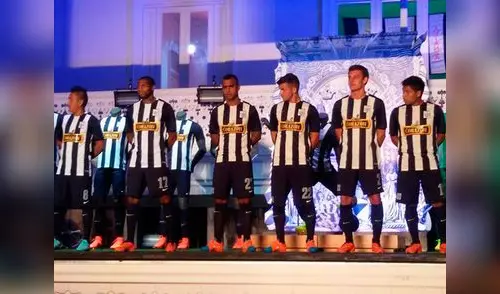 Jugadores lucen nueva indumentaria 'íntima' elpopular.pe
