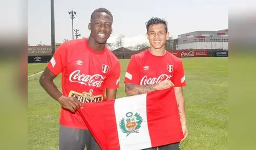 Advíncula y Yotún en un alto a sus entrenamientos para la foto de producción. elpopular.pe