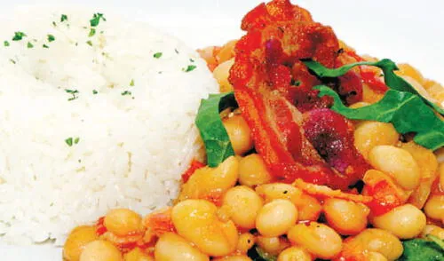 El secreto del chef: Servir los frejoles con arroz graneado elpopular.pe