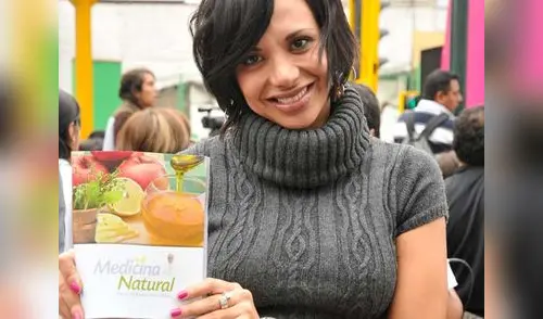 Mónica Cabrejos tampoco se pierde una lámina de esta fabulosa colección. elpopular.pe