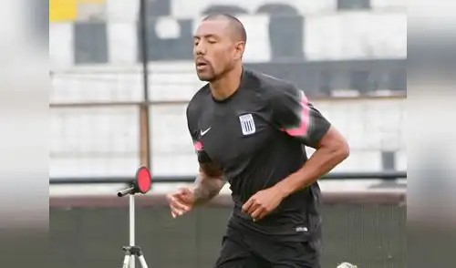 Entrena con blanquiazules. elpopular.pe