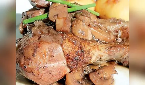 El secreto del chef: Si necesitas agregar más aceite cuando estés salteando, hazlo en el borde de la sartén. elpopular.pe