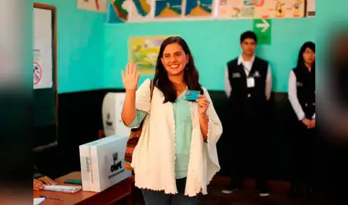 Así vivió Verónika Mendoza el día de elecciones elpopular.pe