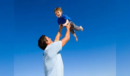 Entérate aquí cuál es la edad ideal para ser padre elpopular.pe