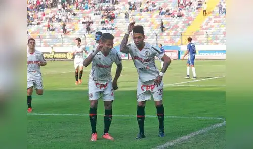 Gómez y polo ensayan unos pasitos de baile celebrando la conquista del delantero, que puso broche de oro al triunfo ante los churres elpopular.pe