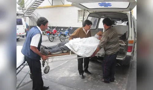 Quispe Cárdenas fue llevado en ambulancia al hospital. elpopular.pe