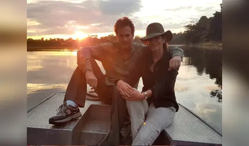 Junto a su esposo Rander Gerber en una lancha por el amazonas elpopular.pe